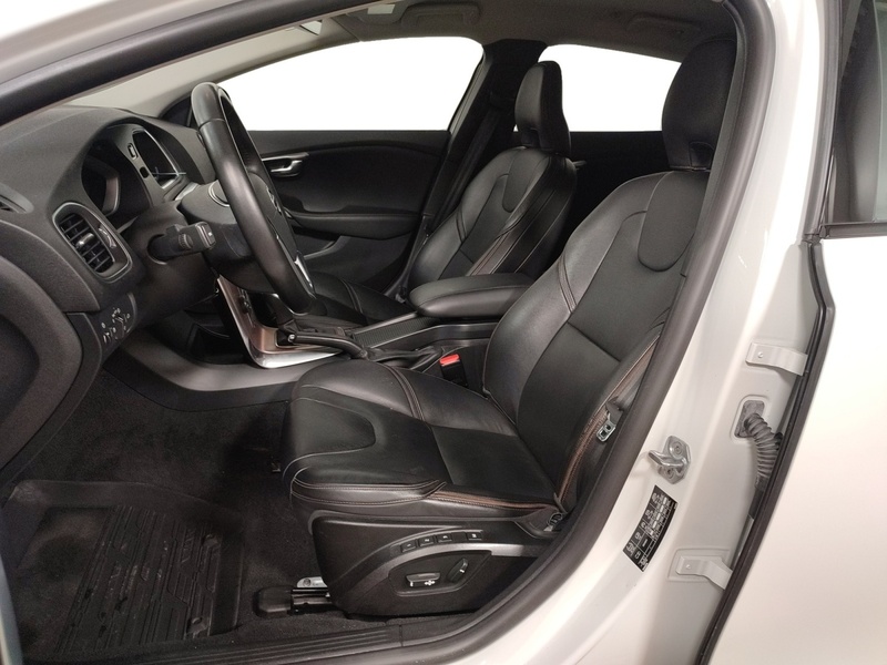 Volvo V40 Cross Country vaihtoauto