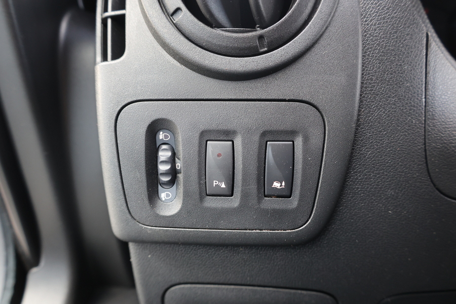 Nissan NV400 vaihtoauto