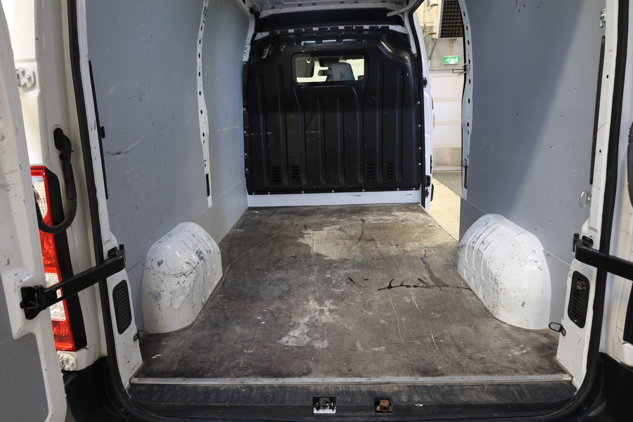 Nissan NV400 vaihtoauto