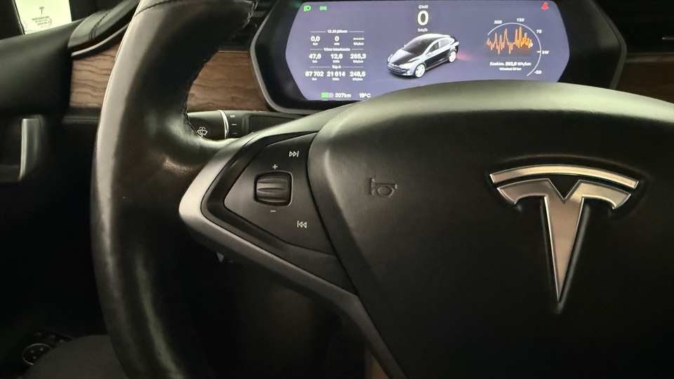 Tesla Model X vaihtoauto