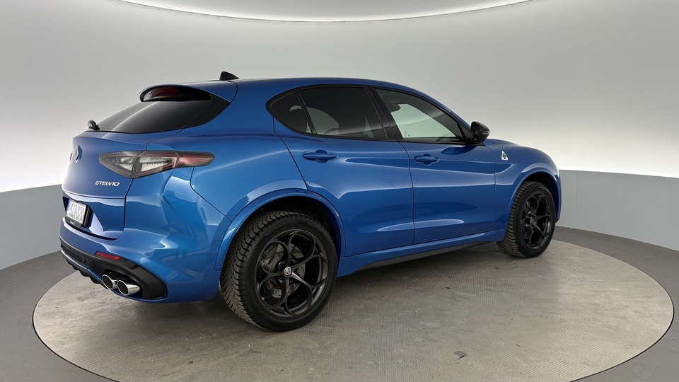 Alfa Romeo Stelvio vaihtoauto