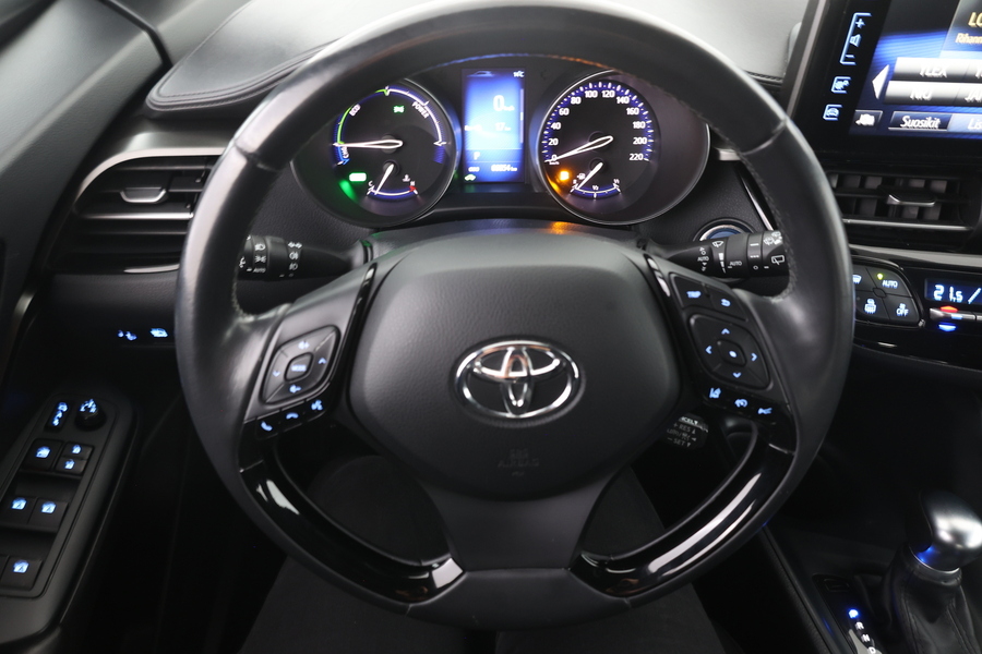Toyota C-HR vaihtoauto