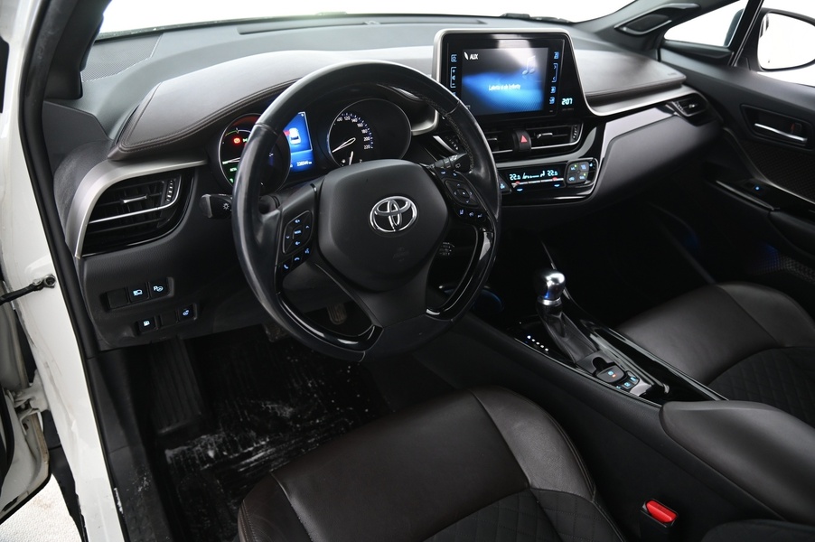 Toyota C-HR vaihtoauto