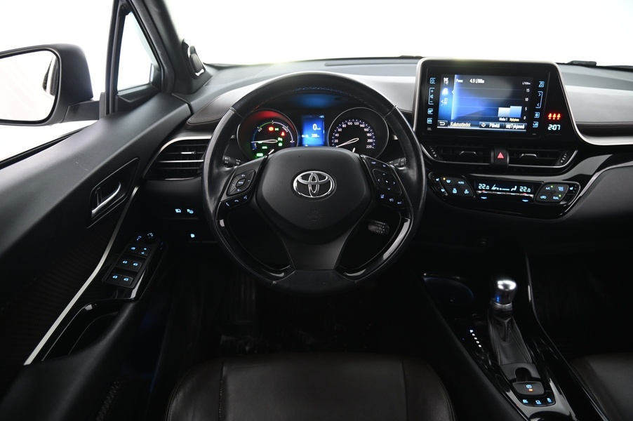 Toyota C-HR vaihtoauto