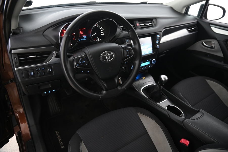 Toyota Avensis vaihtoauto