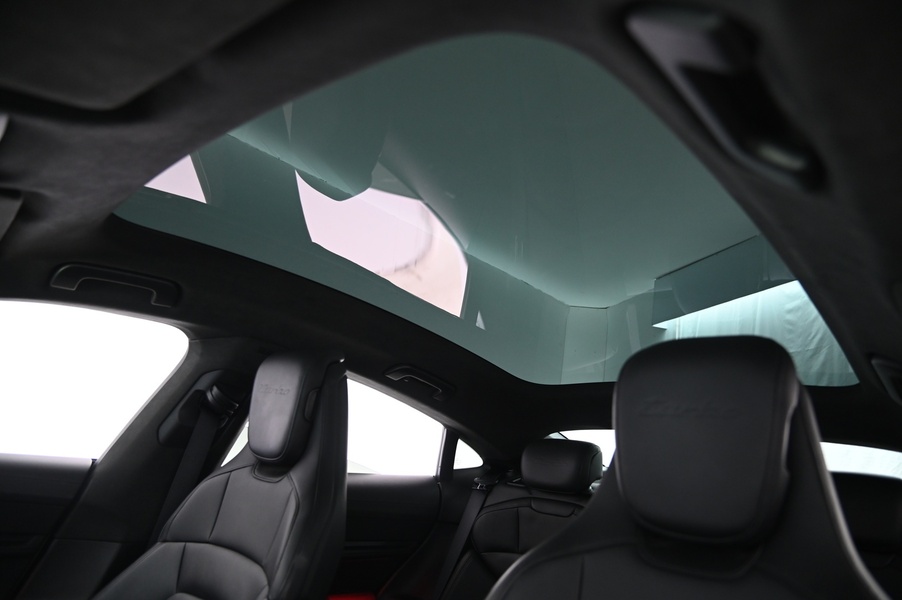 Porsche Taycan vaihtoauto