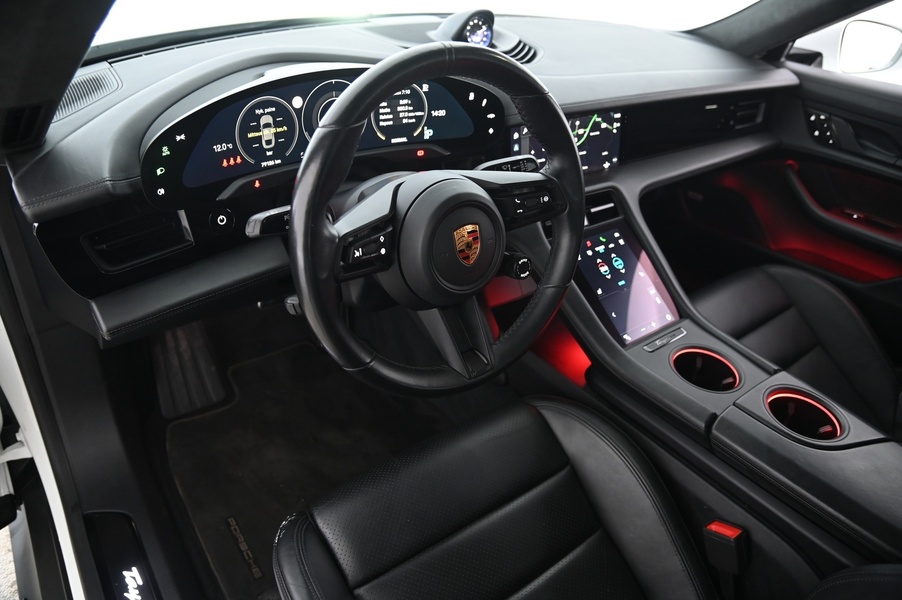 Porsche Taycan vaihtoauto