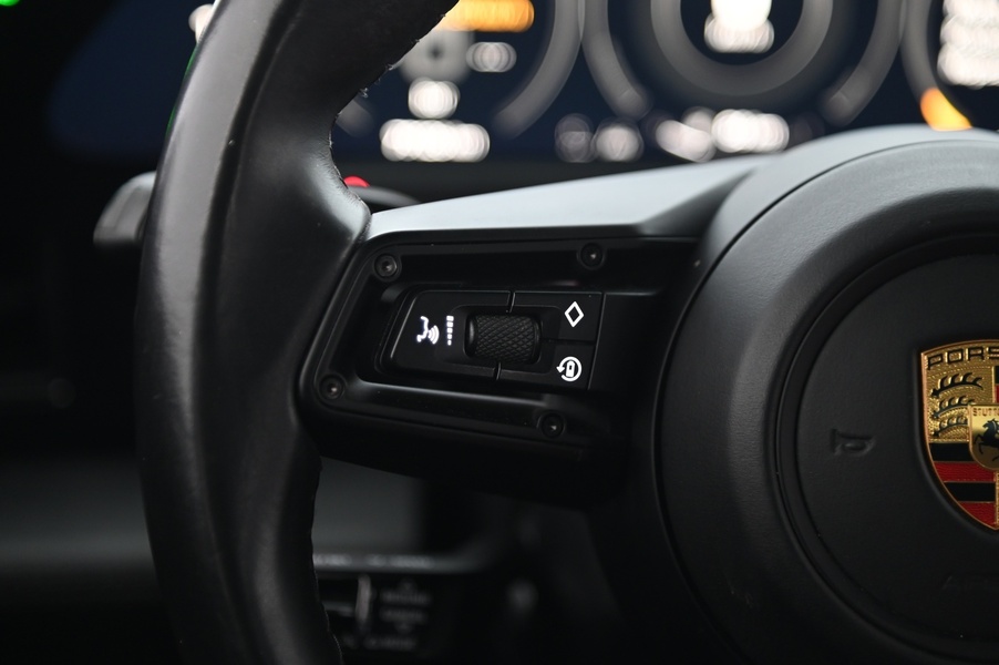 Porsche Taycan vaihtoauto