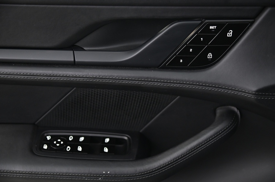 Porsche Taycan vaihtoauto