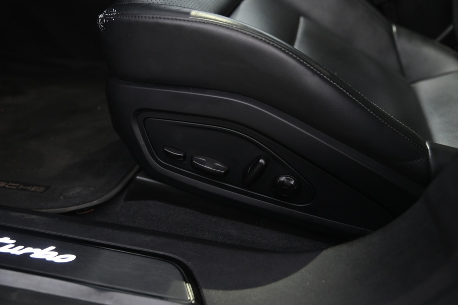 Porsche Taycan vaihtoauto