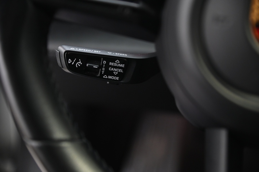 Porsche Taycan vaihtoauto