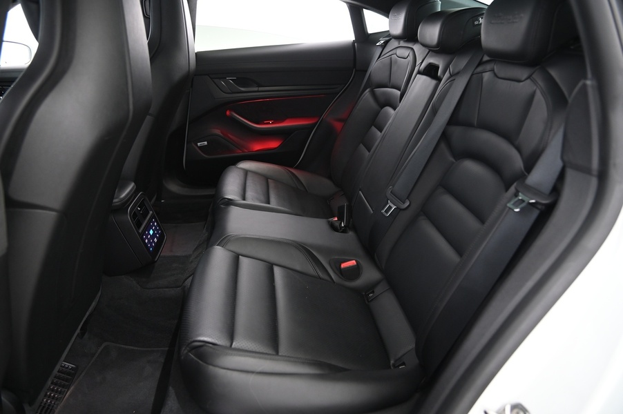 Porsche Taycan vaihtoauto