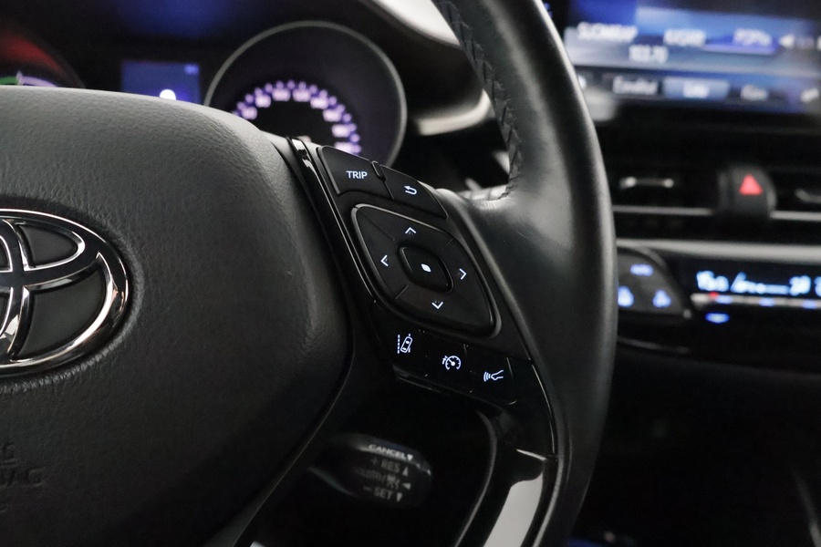 Toyota C-HR vaihtoauto