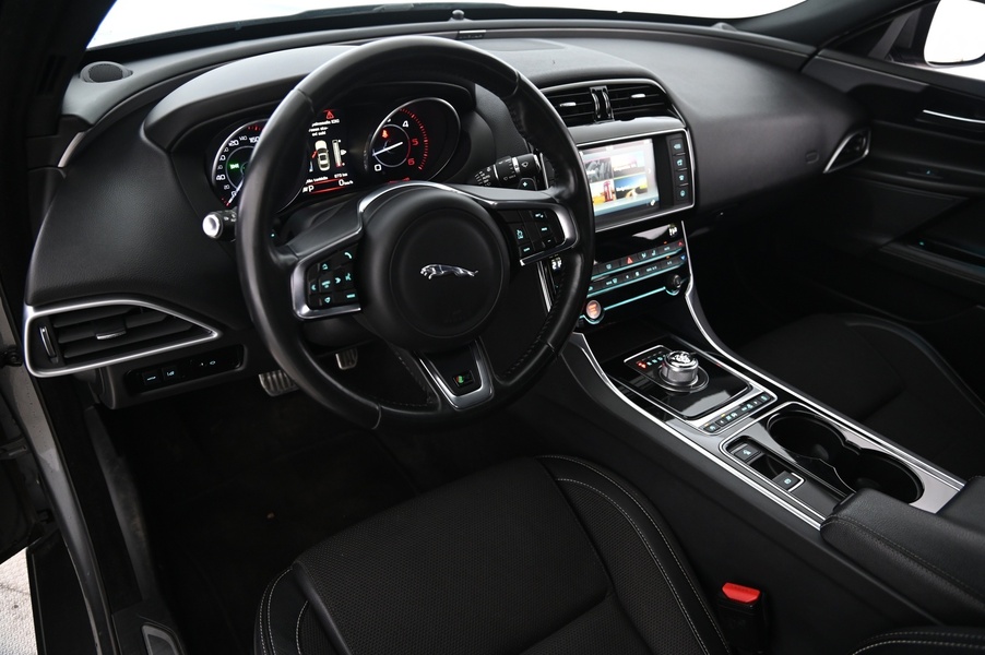 Jaguar XE vaihtoauto