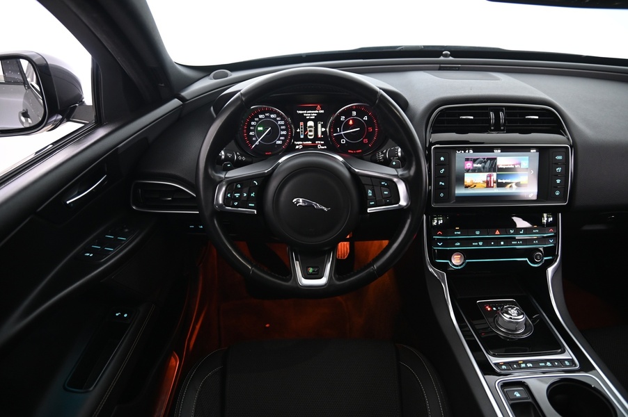 Jaguar XE vaihtoauto