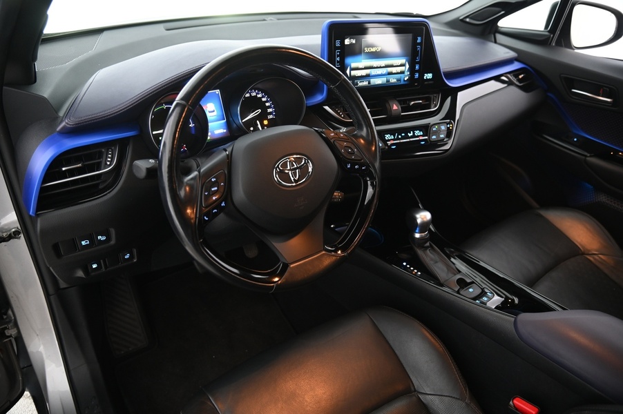 Toyota C-HR vaihtoauto