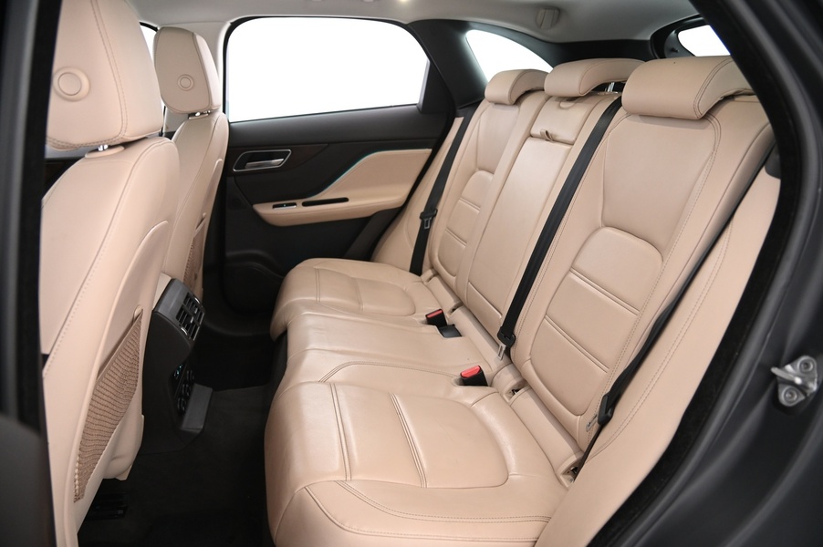 Jaguar F-PACE vaihtoauto