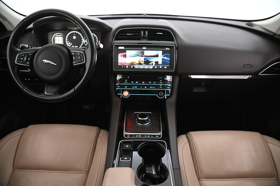 Jaguar F-PACE vaihtoauto