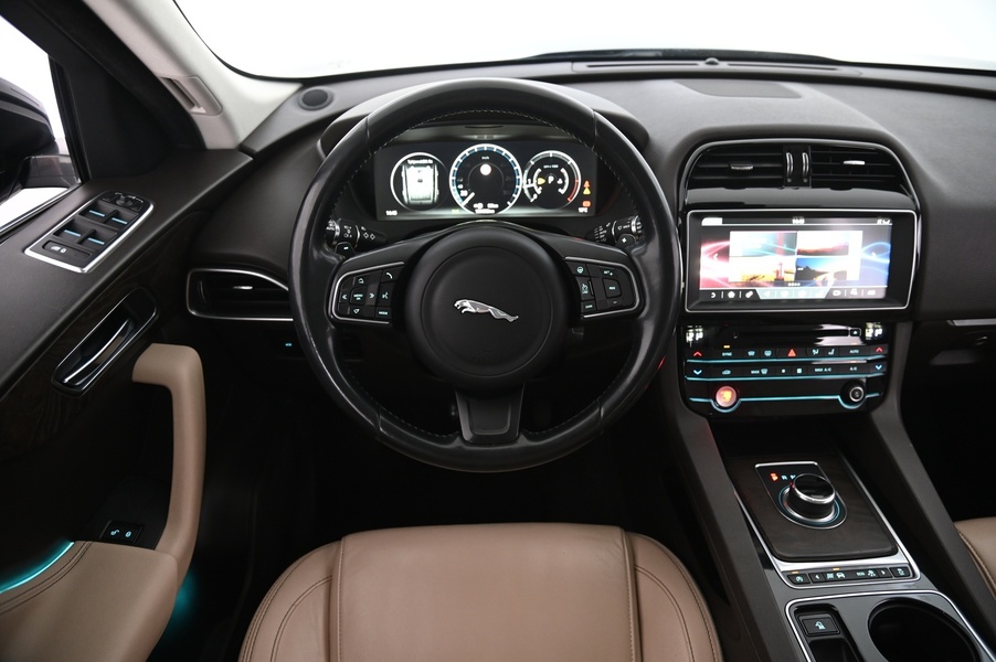 Jaguar F-PACE vaihtoauto