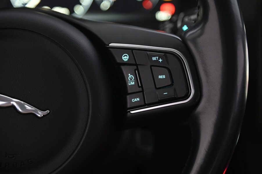 Jaguar F-PACE vaihtoauto