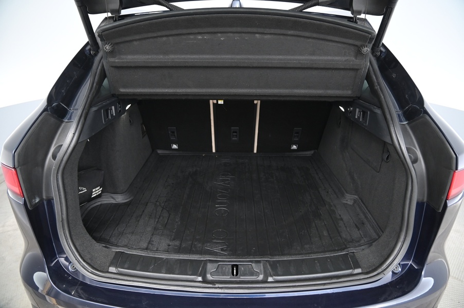 Jaguar F-PACE vaihtoauto