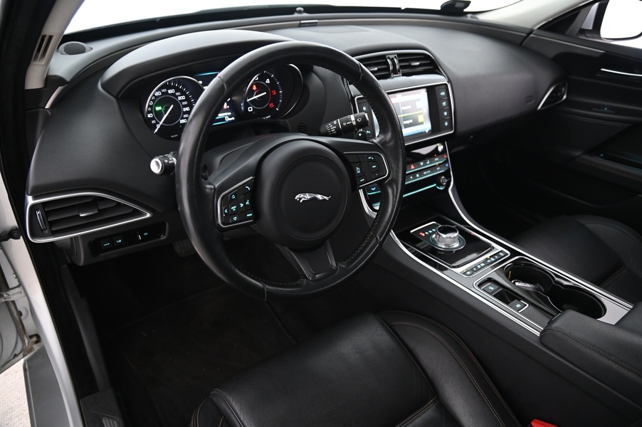 Jaguar XE vaihtoauto