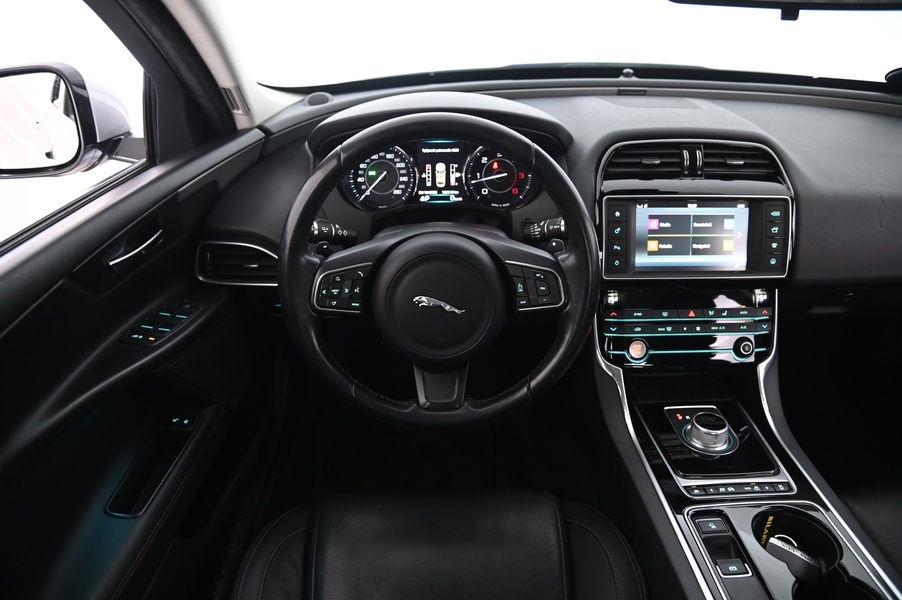 Jaguar XE vaihtoauto