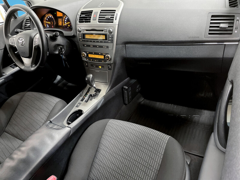 Toyota Avensis vaihtoauto