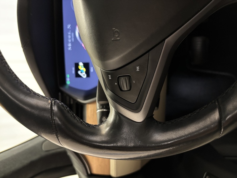 Tesla Model X vaihtoauto