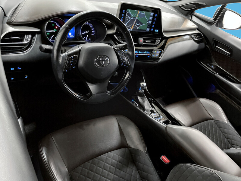 Toyota C-HR vaihtoauto