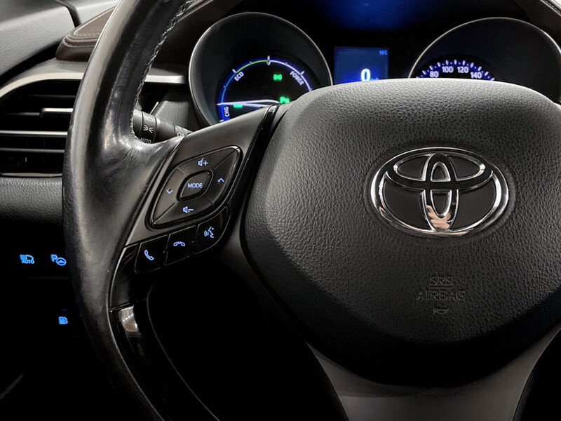 Toyota C-HR vaihtoauto