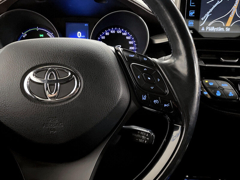 Toyota C-HR vaihtoauto