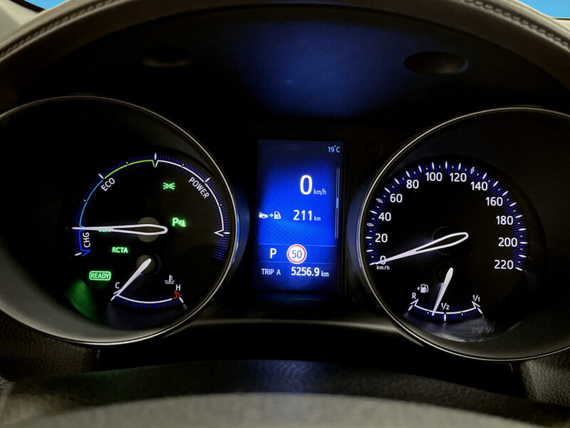 Toyota C-HR vaihtoauto