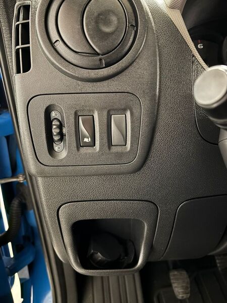 Nissan NV400 vaihtoauto