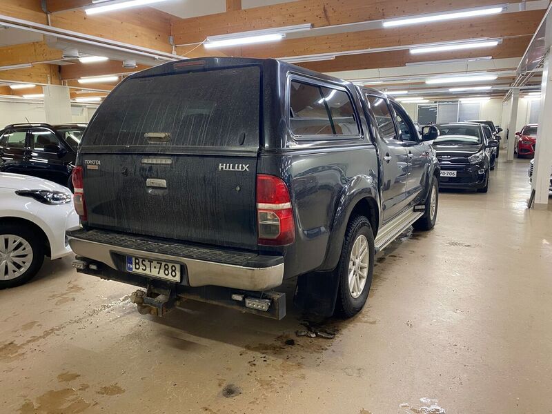 Toyota Hilux vaihtoauto