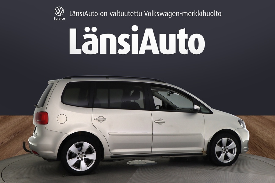 Volkswagen Touran vaihtoauto