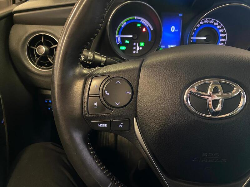 Toyota Auris vaihtoauto