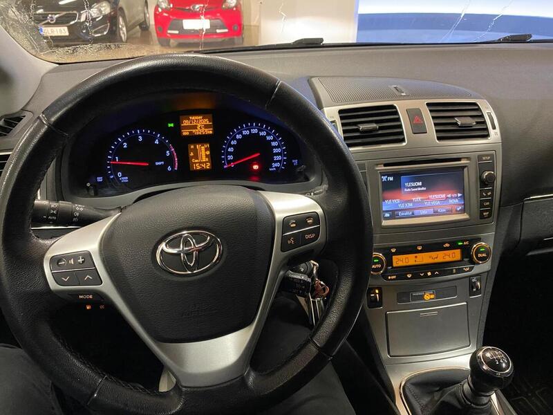 Toyota Avensis vaihtoauto