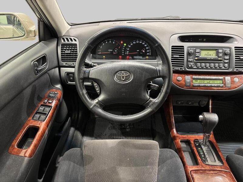 Toyota Camry vaihtoauto
