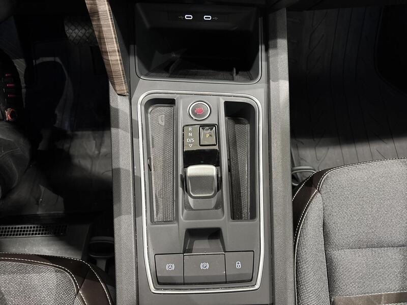 SEAT Leon Sportstourer vaihtoauto