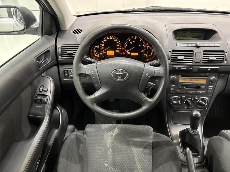 Toyota Avensis vaihtoauto