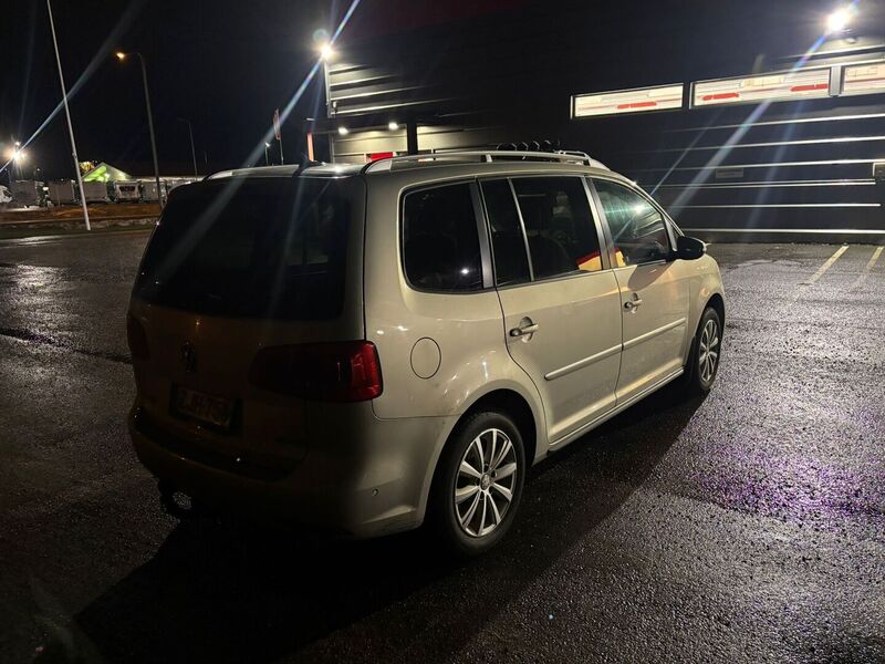 Volkswagen Touran vaihtoauto