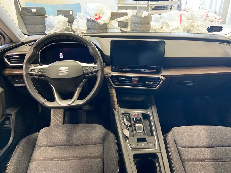 SEAT Leon Sportstourer vaihtoauto