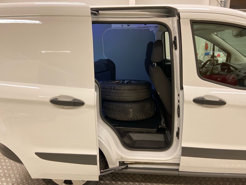 Ford Transit Courier vaihtoauto