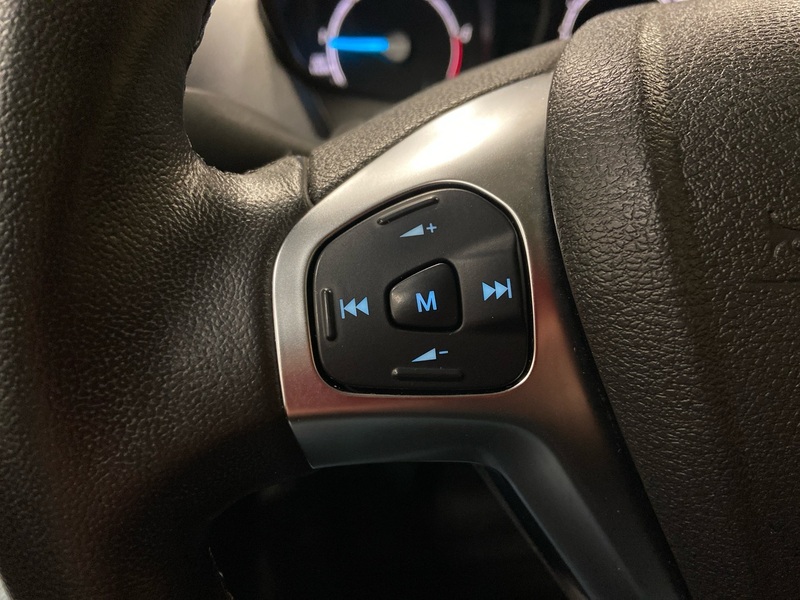 Ford Transit Courier vaihtoauto