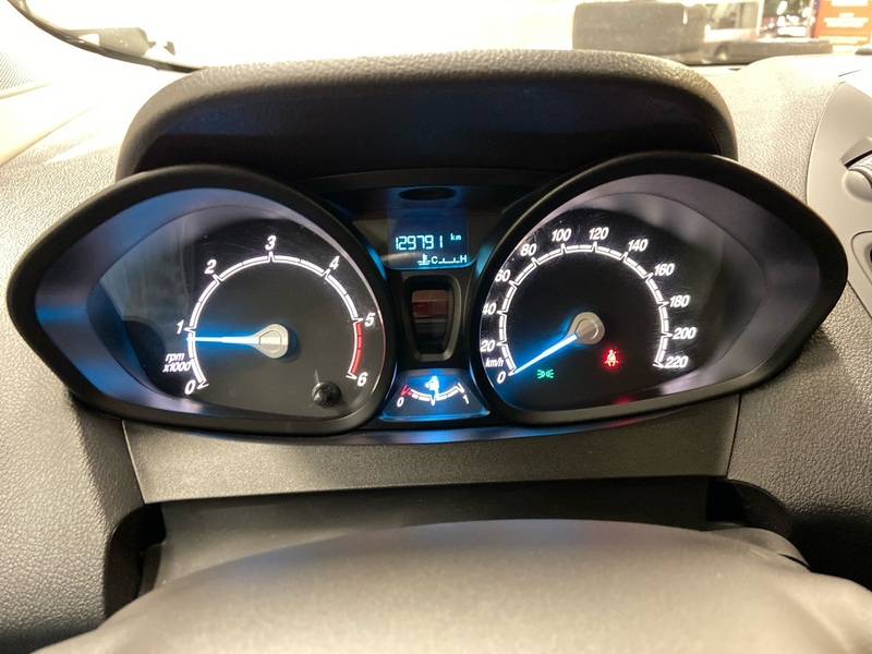 Ford Transit Courier vaihtoauto