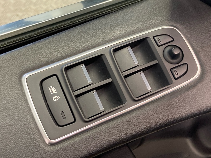 Jaguar F-PACE vaihtoauto