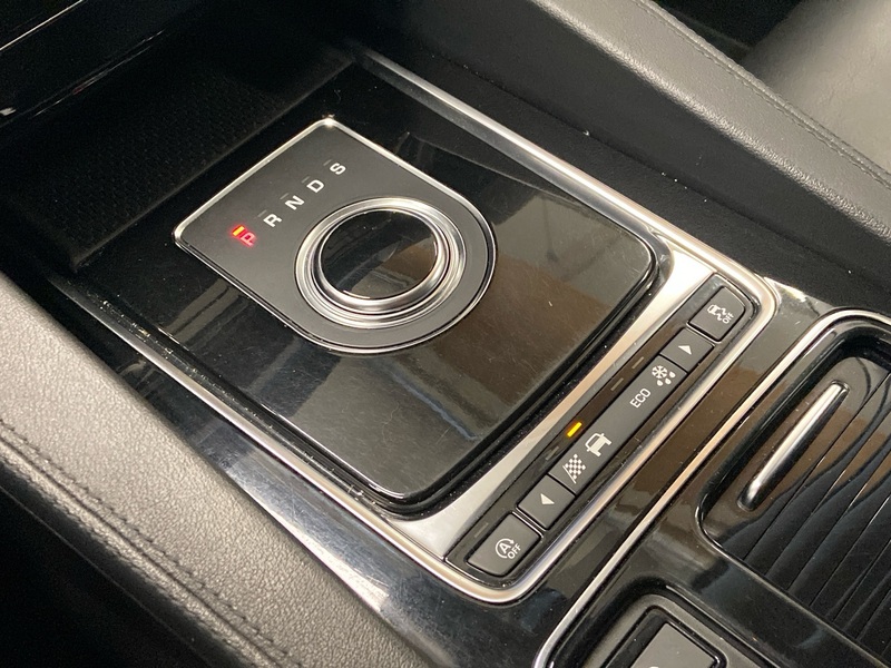 Jaguar F-PACE vaihtoauto