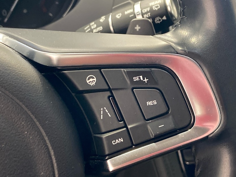 Jaguar F-PACE vaihtoauto