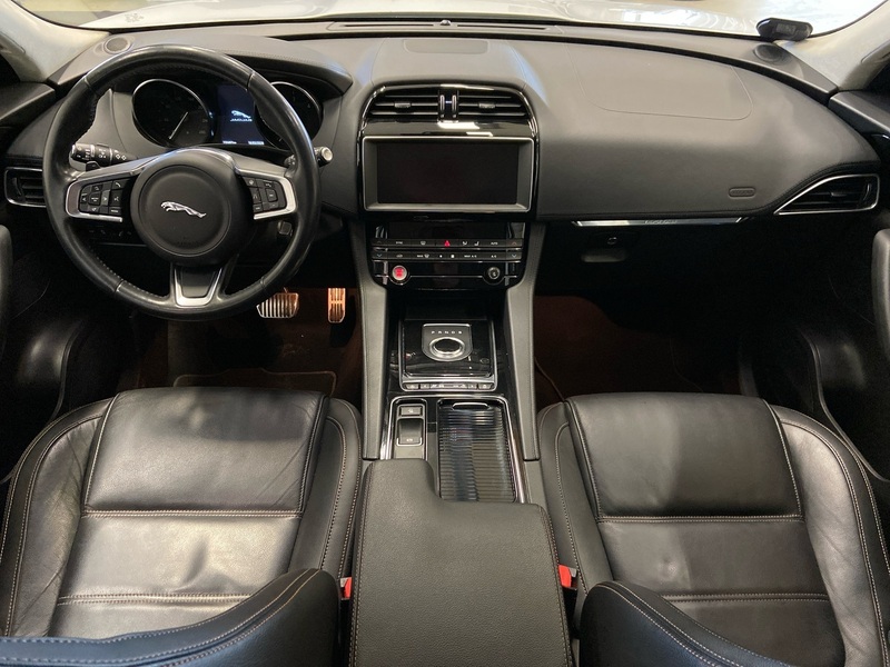 Jaguar F-PACE vaihtoauto